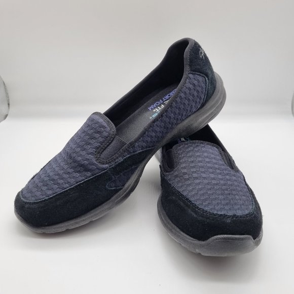 NWOT - Skechers Relaxed Fit Memory Foam Slip On Shoes Size 7 - Picture 2 of 9